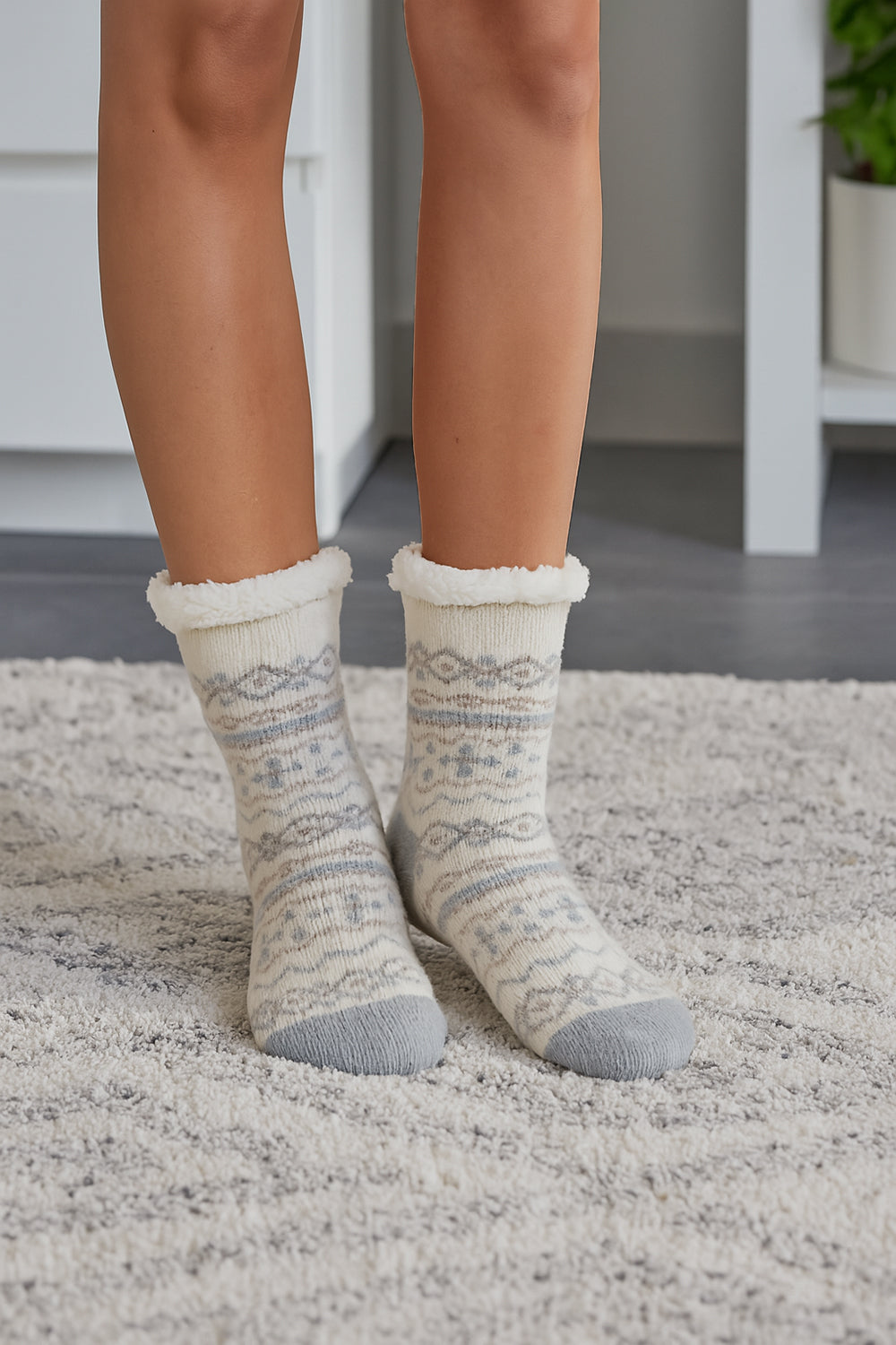 Vanilla Scented Nordic Knit Slipper Socks with Tan Teddy Bear Keychain – Sherpa Lined Cozy Non-Slip Socks & Aromatherapy Gift Set for Women & Teens