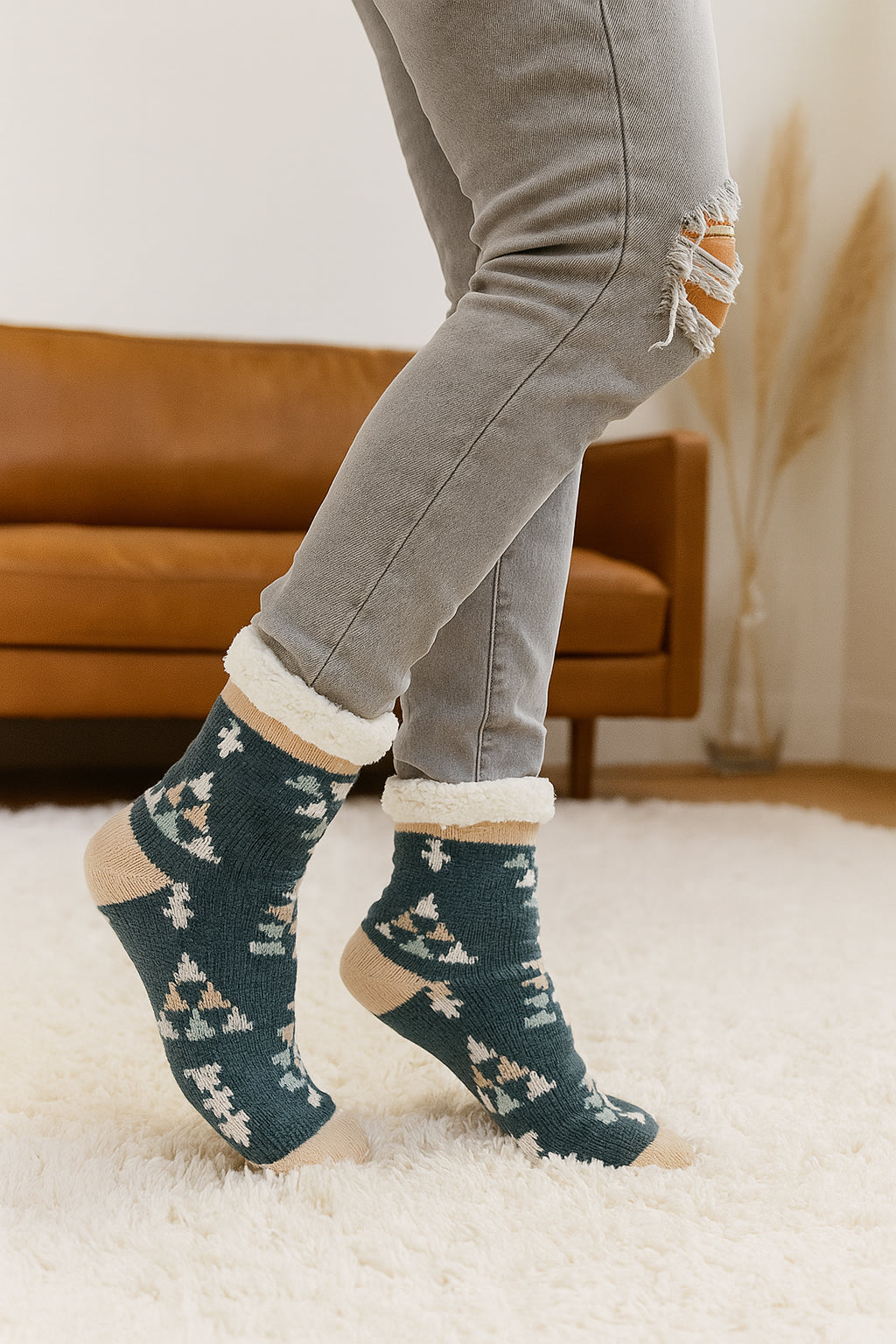 Vanilla Scented Teal Knit Slipper Socks with Plush Tan Teddy Bear Keychain – Sherpa Li
